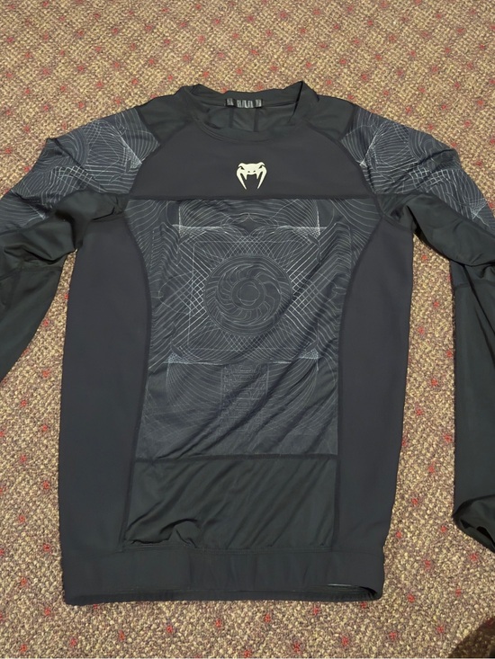 Venum Other - Venum Black Long-Sleeve Rash Guard size medium